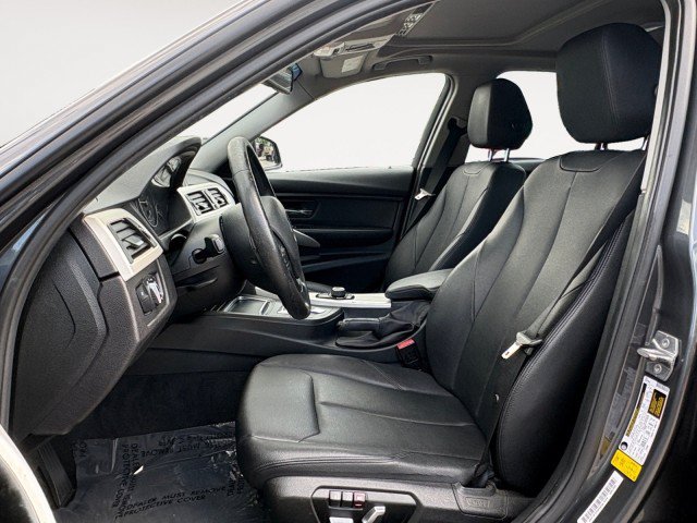 Used 2016 BMW 320i Sedan RWD image 7