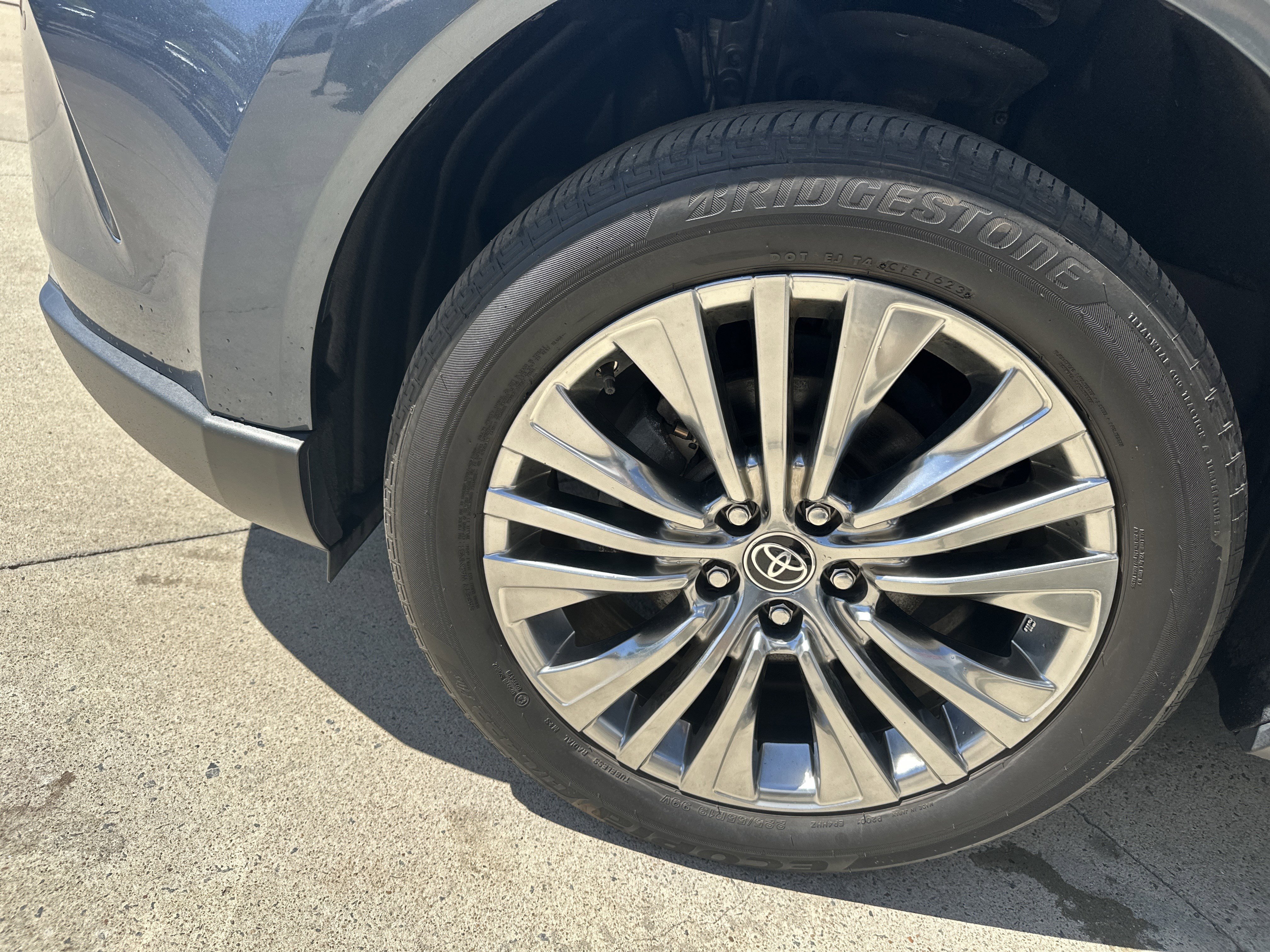 Used 2022 Toyota Venza Limited AWD/4WD image 30
