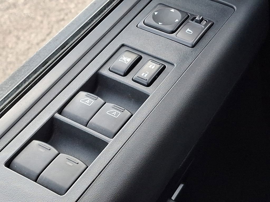 Used 2014 Nissan Titan SV w/ SV Value Truck Package image 25