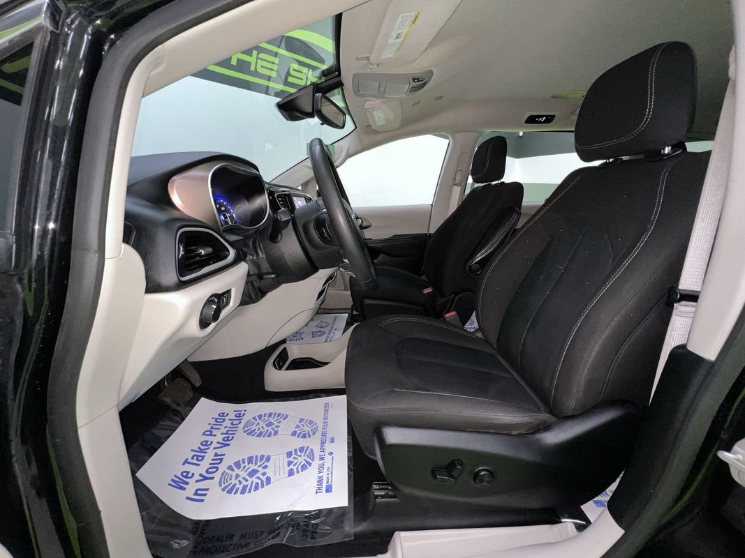 Used 2024 Chrysler Voyager LX FWD image 16