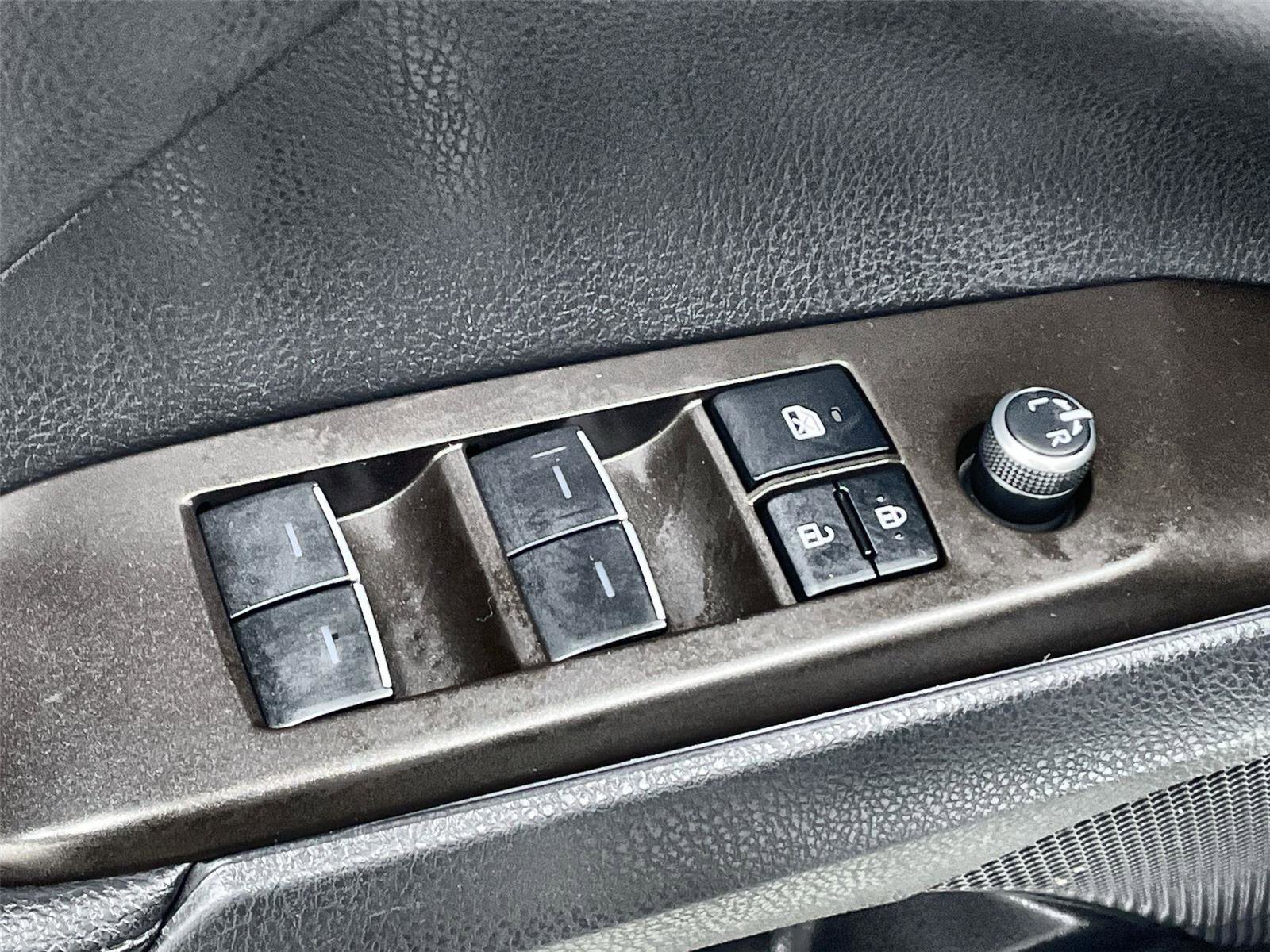 Used 2022 Toyota Camry XLE w/ Carpet Mat Package (TMS) image 12