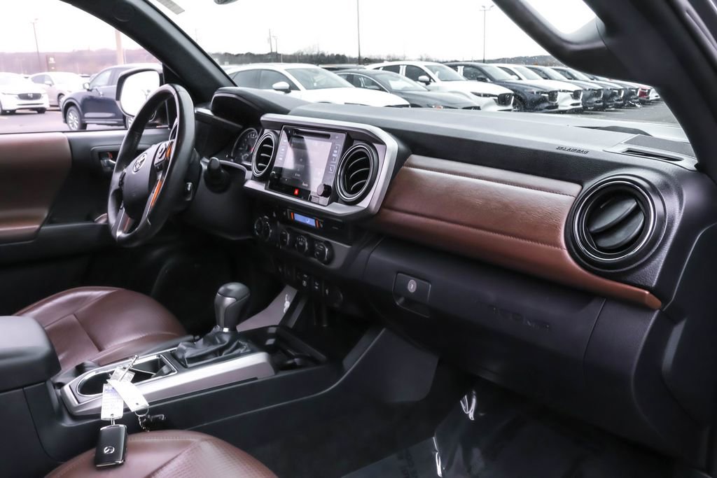 Used 2019 Toyota Tacoma Limited image 32