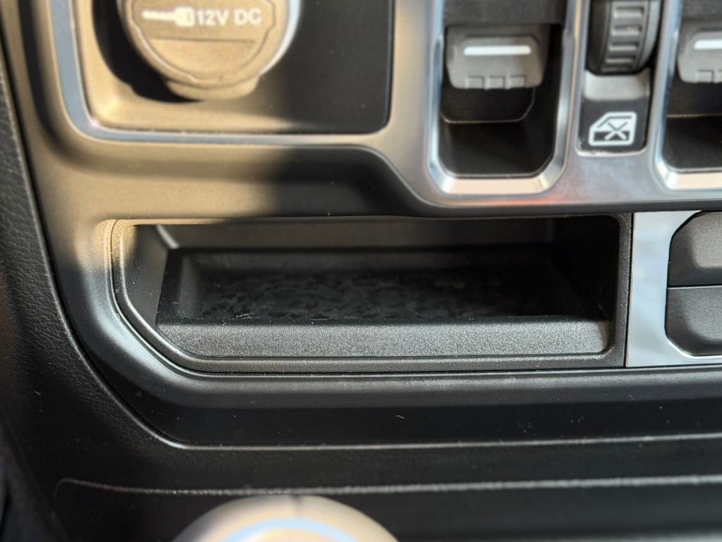 Used 2022 Jeep Wrangler Unlimited Sahara w/ Cold Weather Group image 17