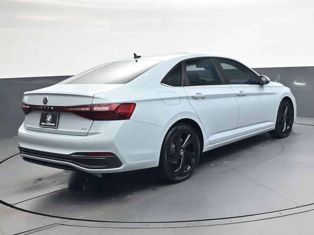 Used 2025 Volkswagen Jetta SE image 4