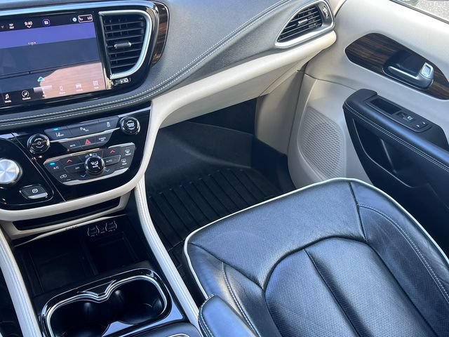 Used 2023 Chrysler Pacifica Limited FWD image 36