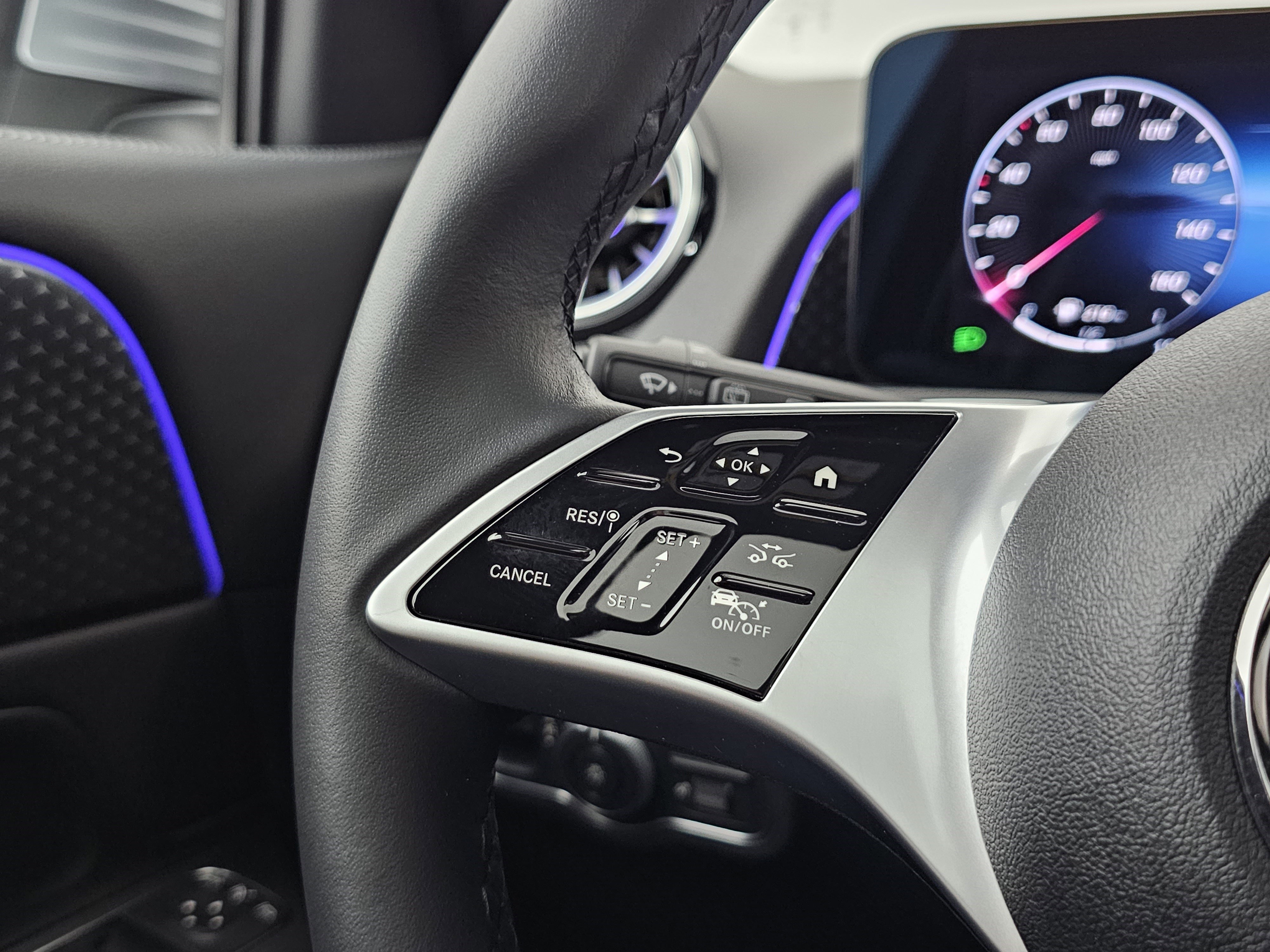 Certified 2025 Mercedes-Benz GLB 250 4MATIC image 40