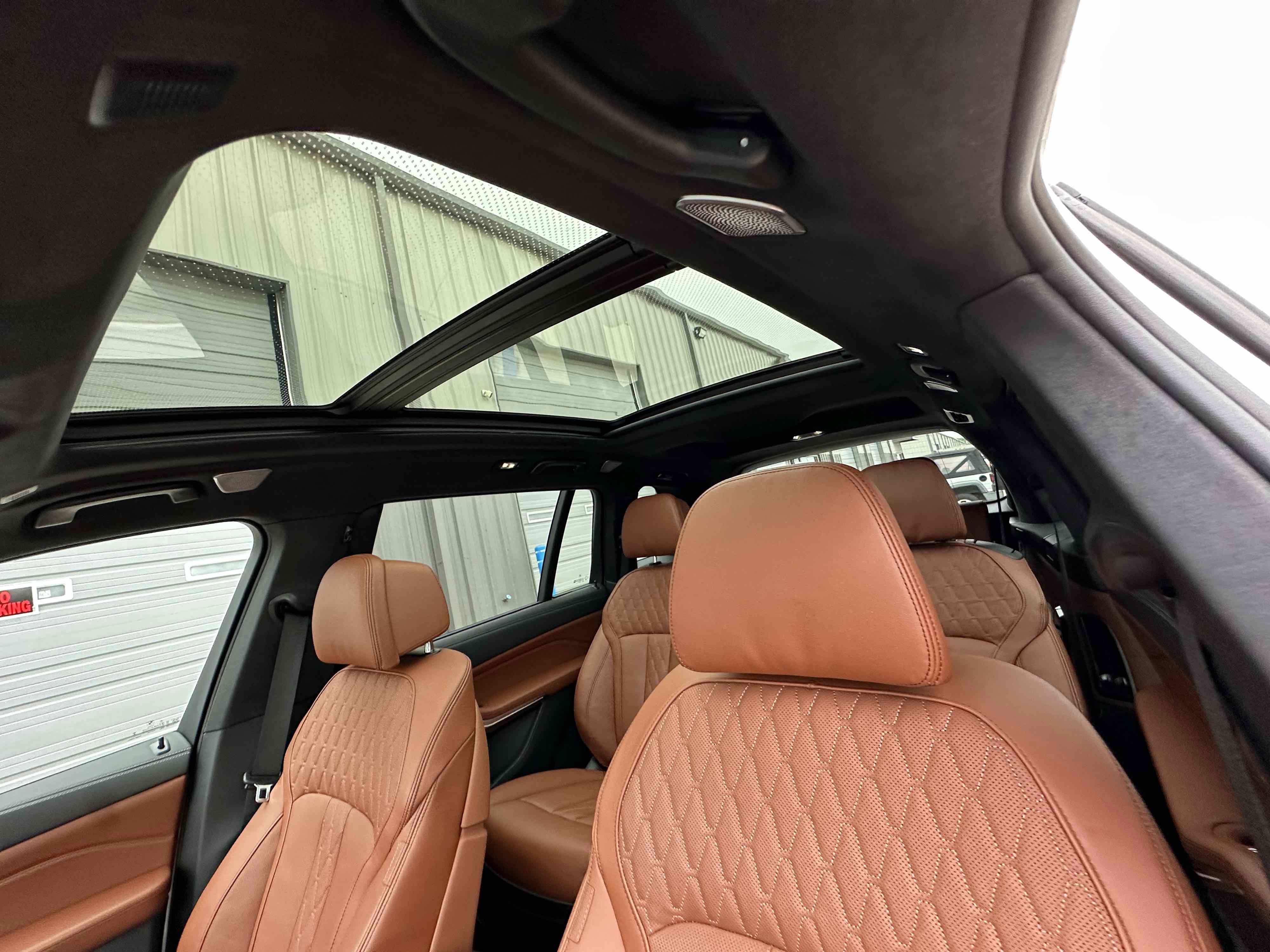 Used 2025 BMW ALPINA XB7 AWD/4WD image 16