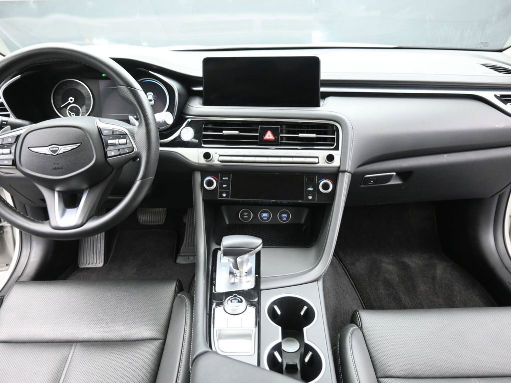 Used 2025 Genesis G70 2.5T image 14