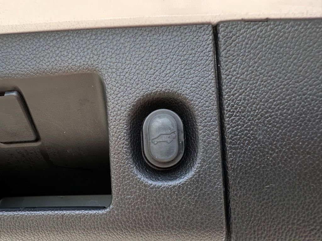 Used 2020 GMC Yukon XL SLT w/ Open Road Package AWD/4WD image 46