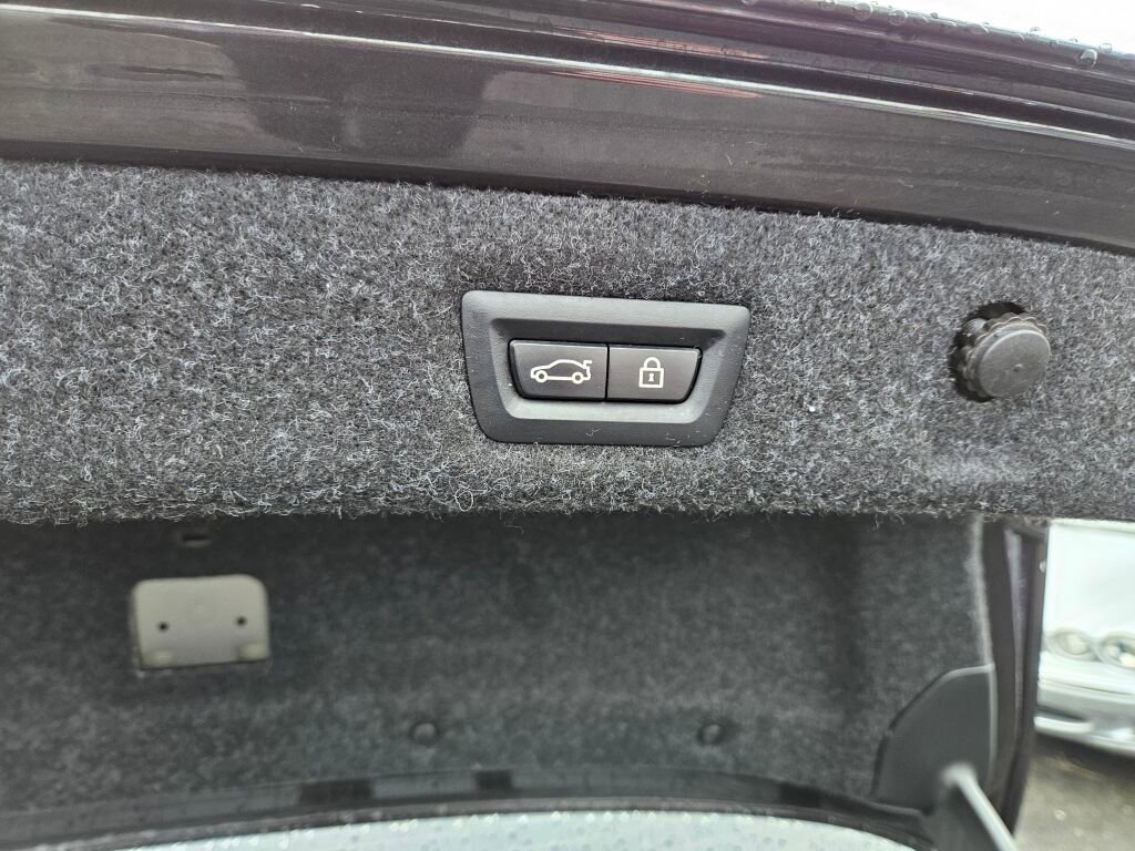 Used 2020 BMW 530i xDrive w/ Convenience Package image 10