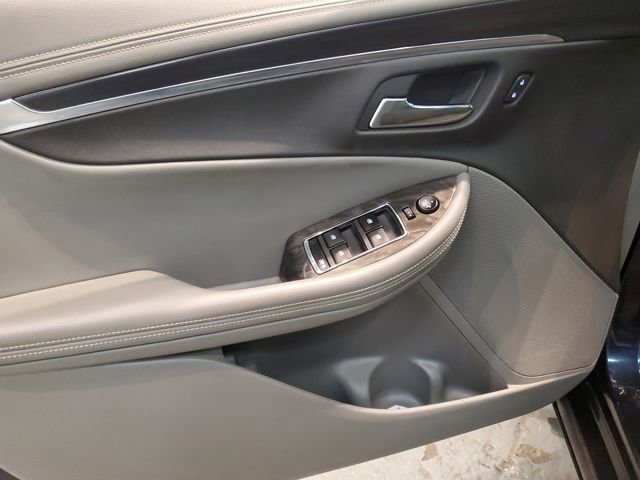 Used 2014 Chevrolet Impala LT w/ Convenience Package image 11