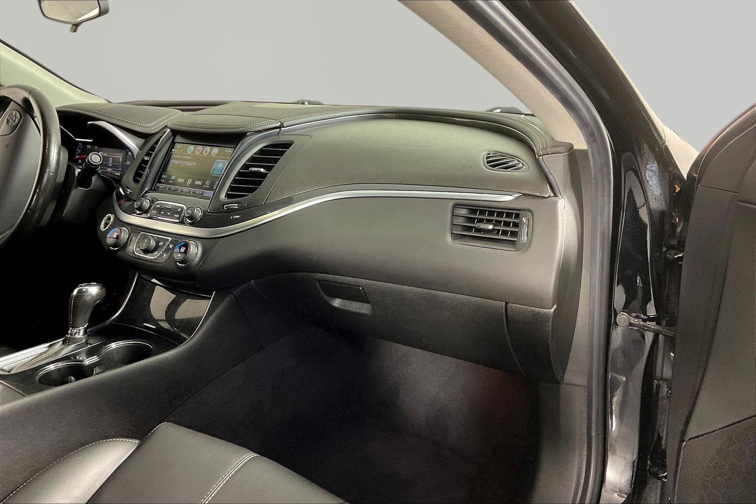 Used 2019 Chevrolet Impala LT FWD image 26