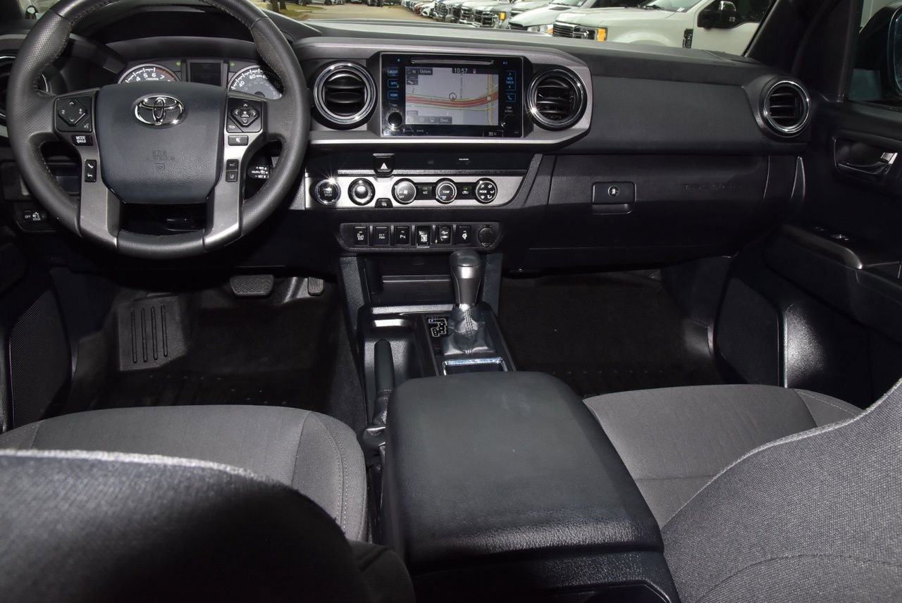 Used 2019 Toyota Tacoma TRD Sport w/ Technology Package image 16