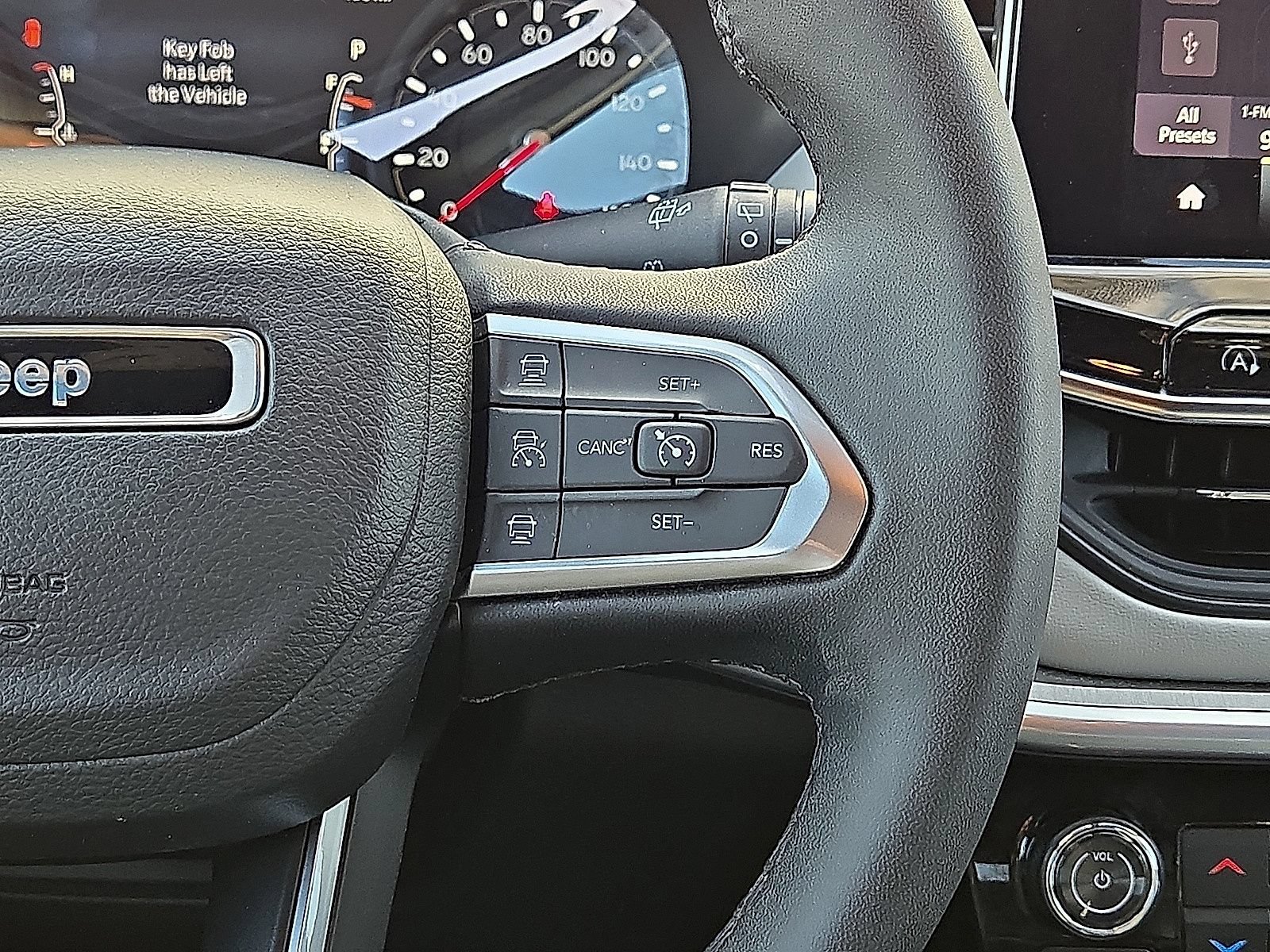 Used 2025 Jeep Compass Limited AWD/4WD image 21