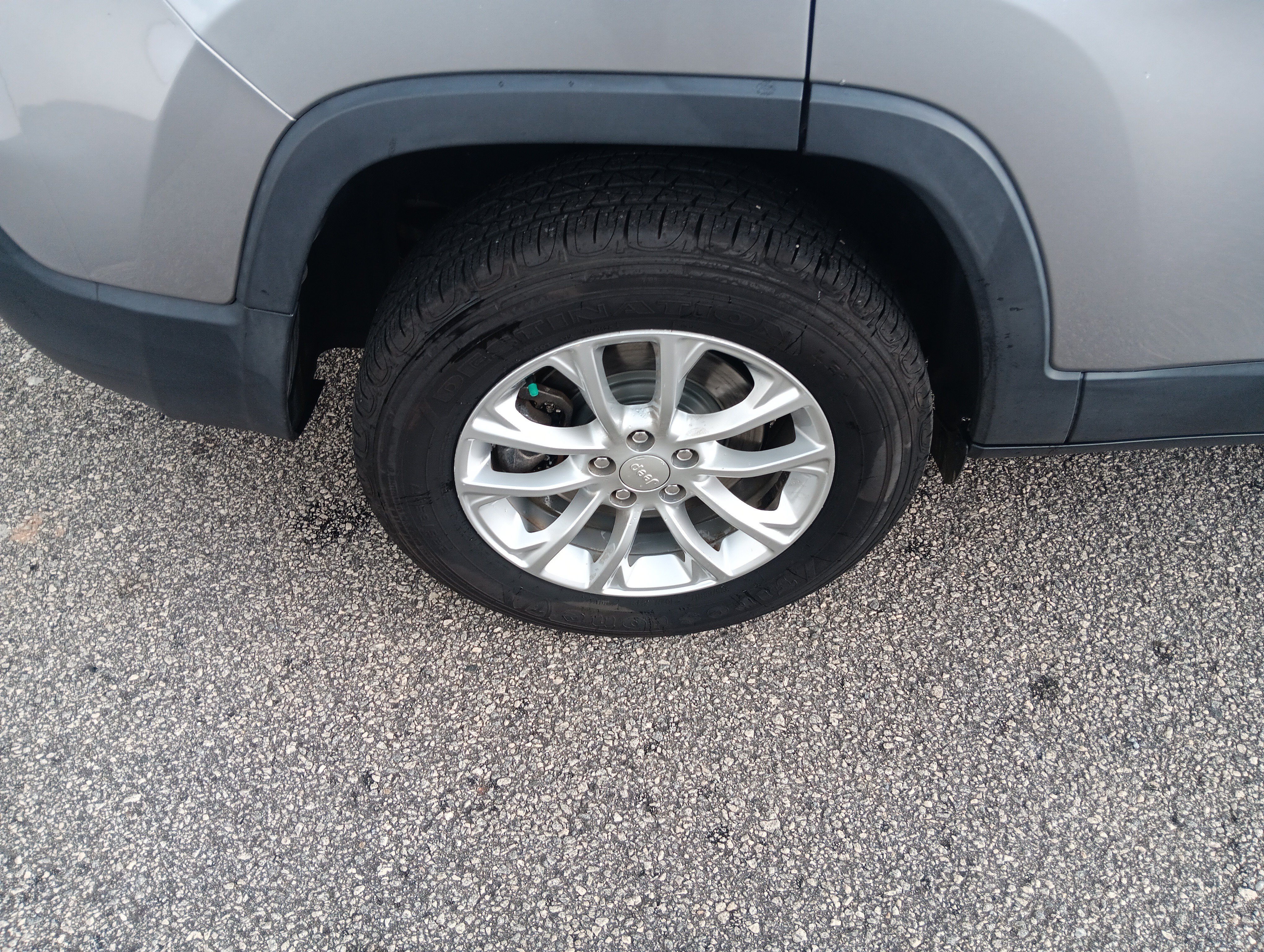 Used 2019 Jeep Cherokee Latitude w/ Popular Appearance Group AWD/4WD image 6