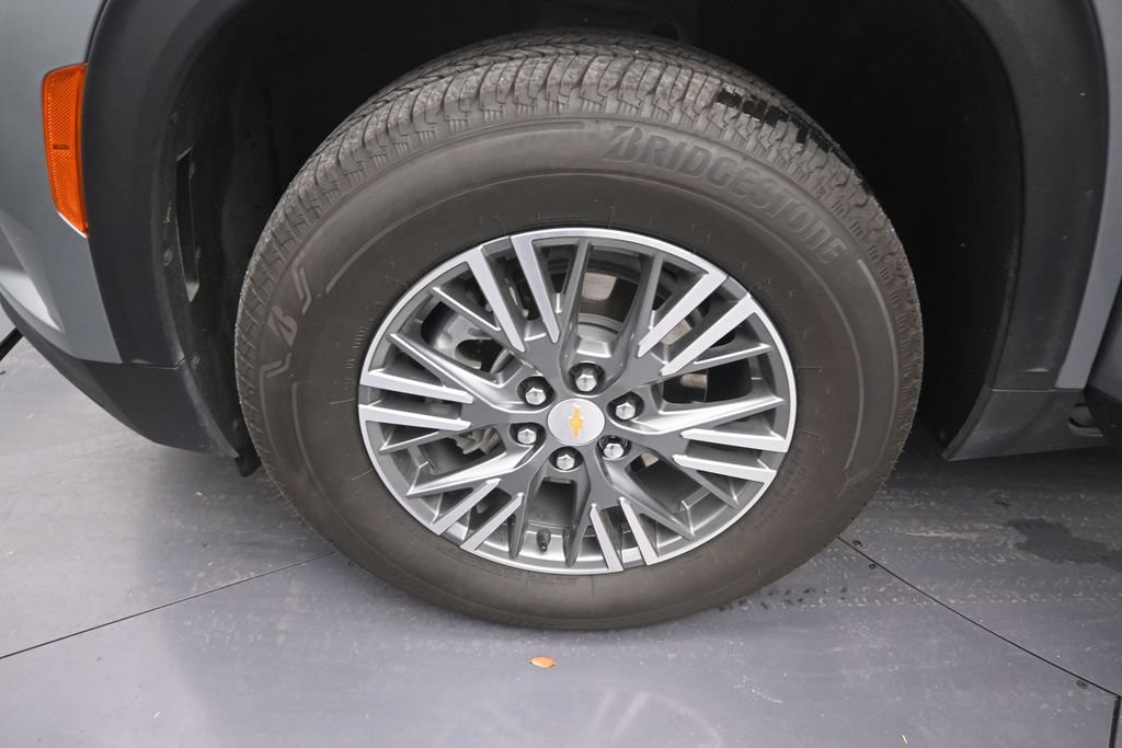 Used 2024 Chevrolet Traverse LS FWD image 9