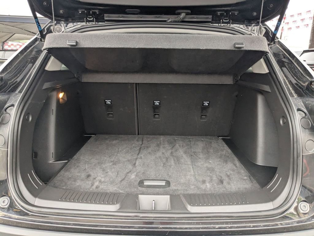 Used 2025 Chevrolet Trax LT w/ LT Convenience Package FWD image 25