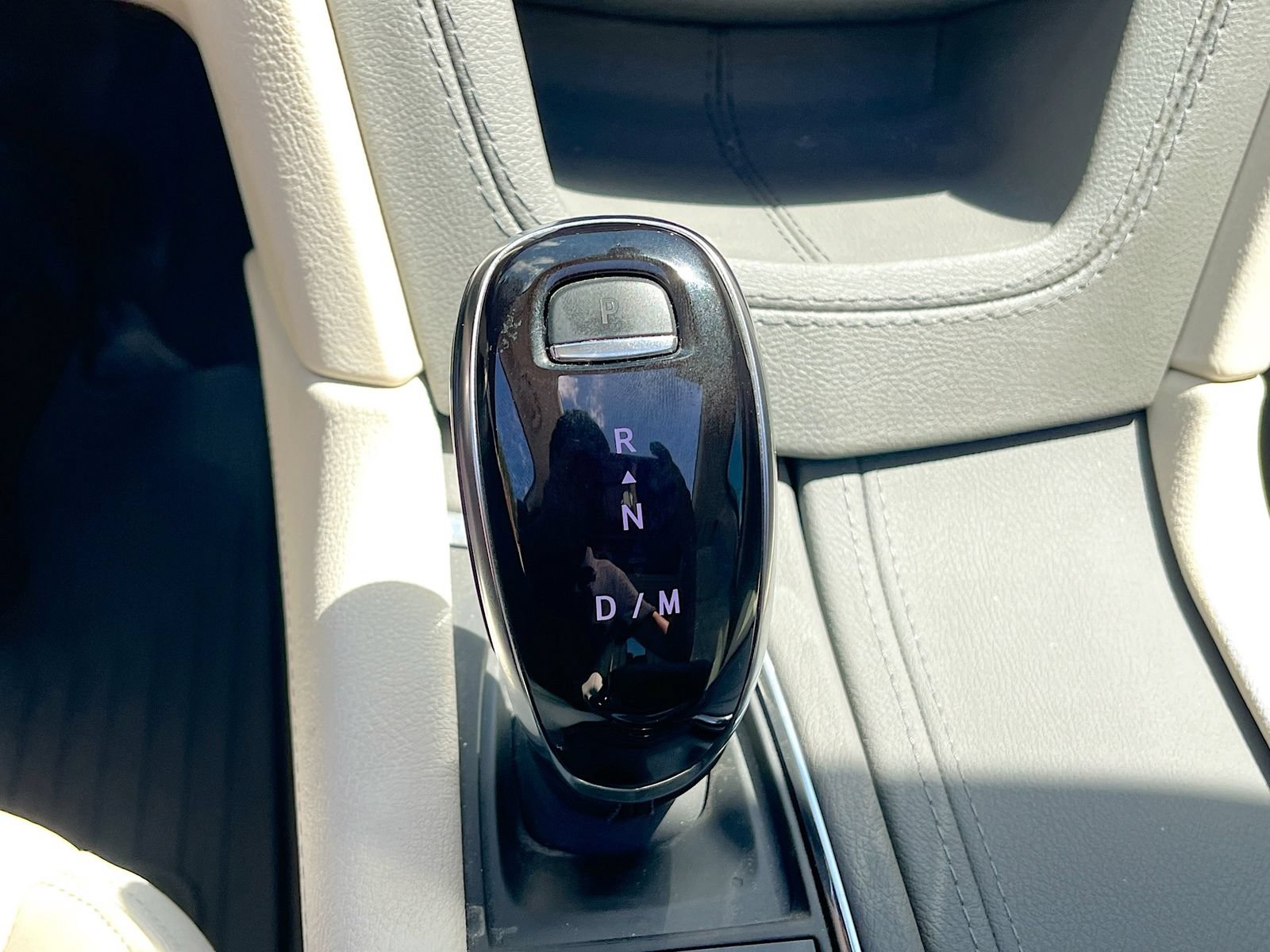 Used 2024 Cadillac XT6 Premium Luxury w/ Technology Package FWD image 17