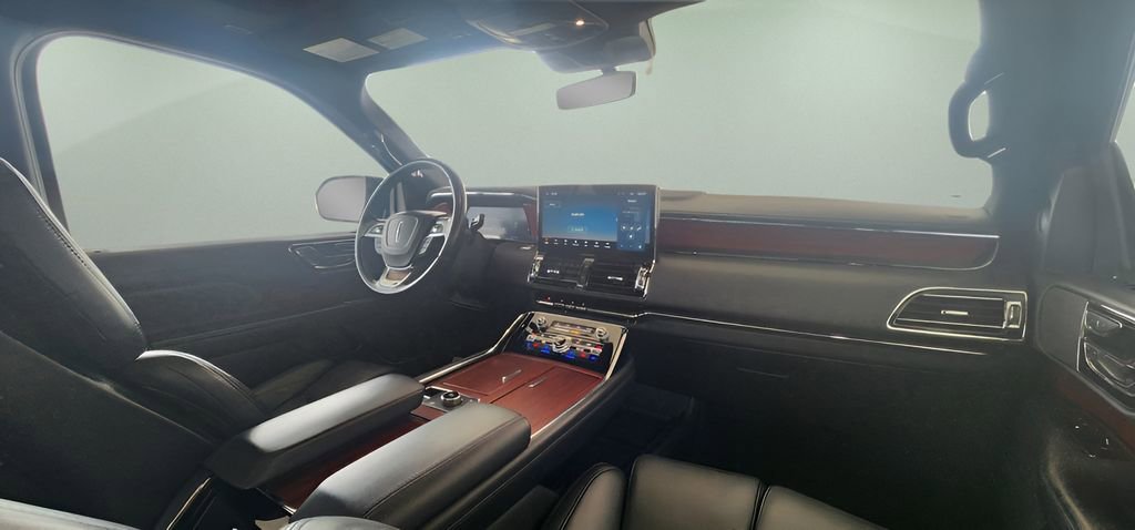 Used 2023 Lincoln Navigator Reserve image 24