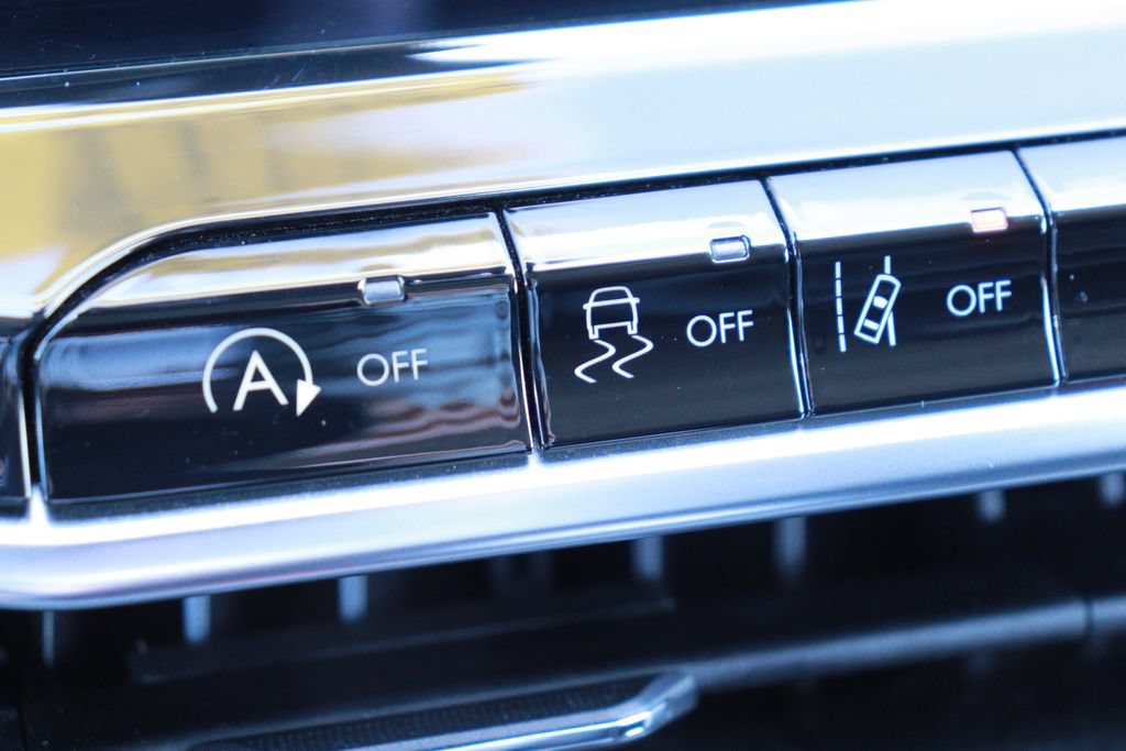 Used 2022 Jeep Compass Latitude FWD image 16