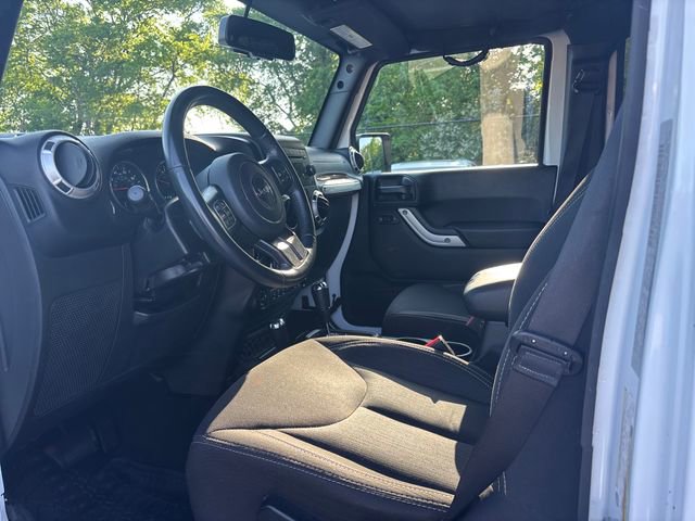 Used 2018 Jeep Wrangler Unlimited Sahara w/ Connectivity Group AWD/4WD image 13