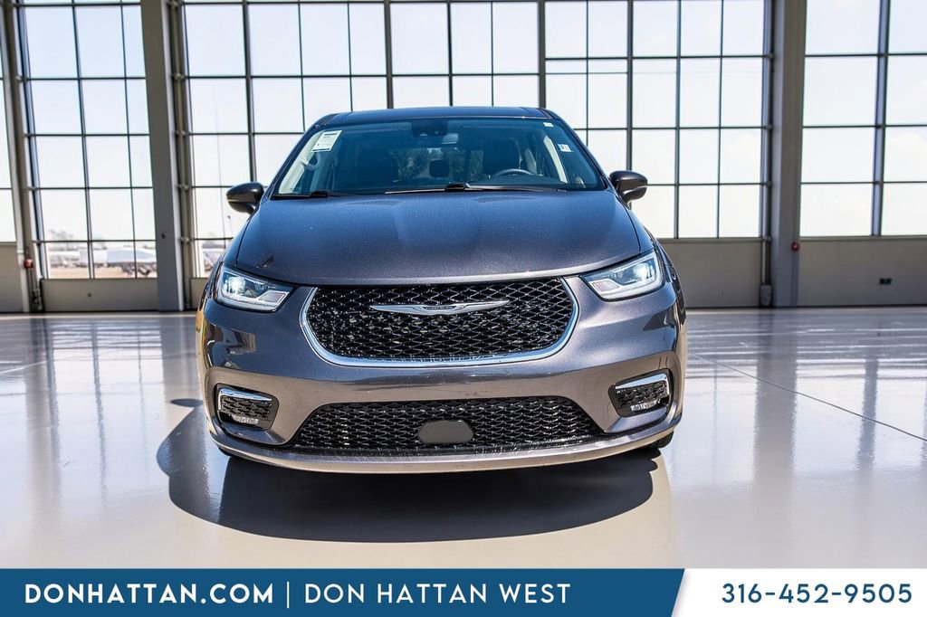Used 2023 Chrysler Pacifica Touring-L FWD image 22