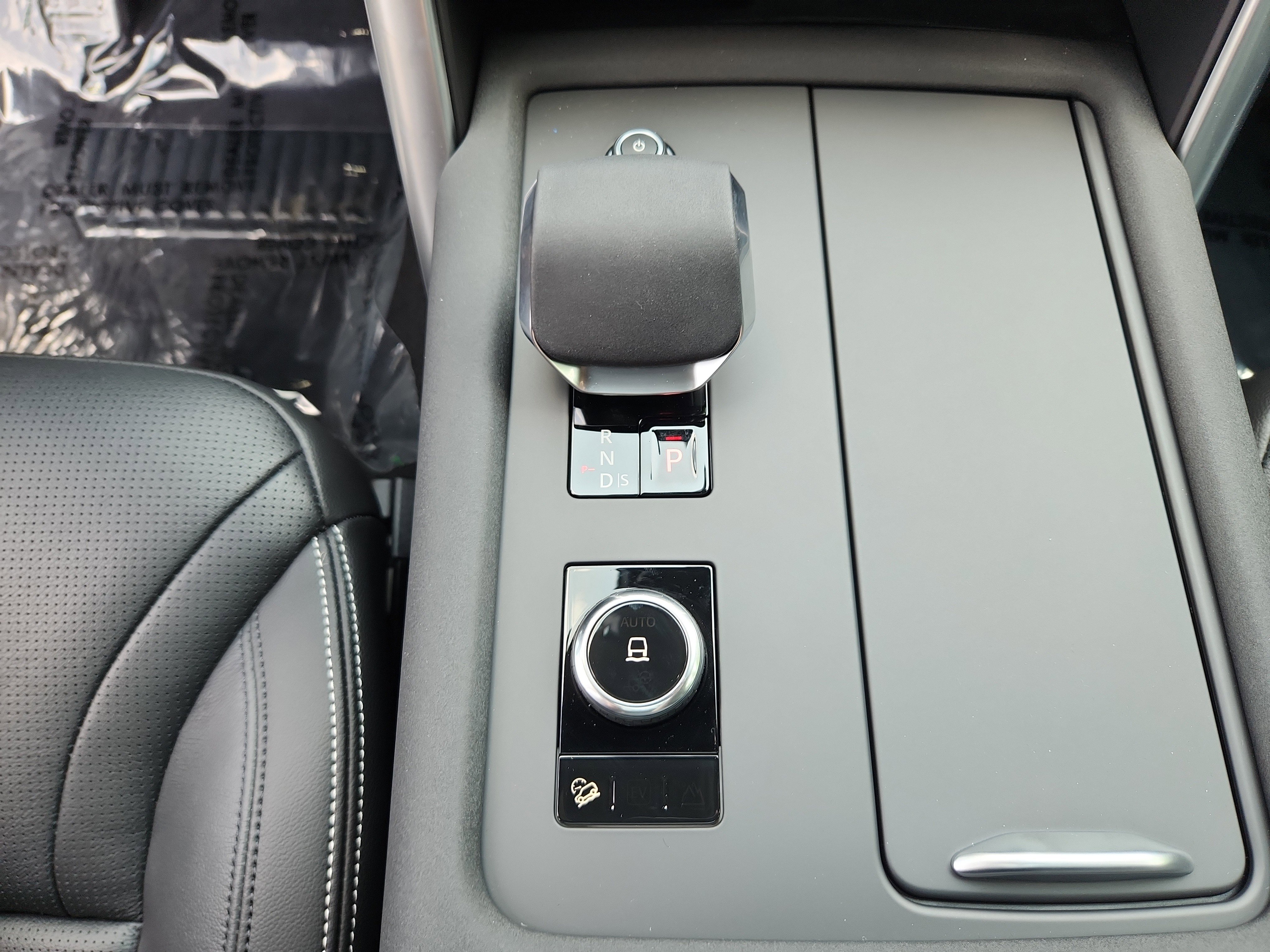 New 2025 Land Rover Discovery S image 16