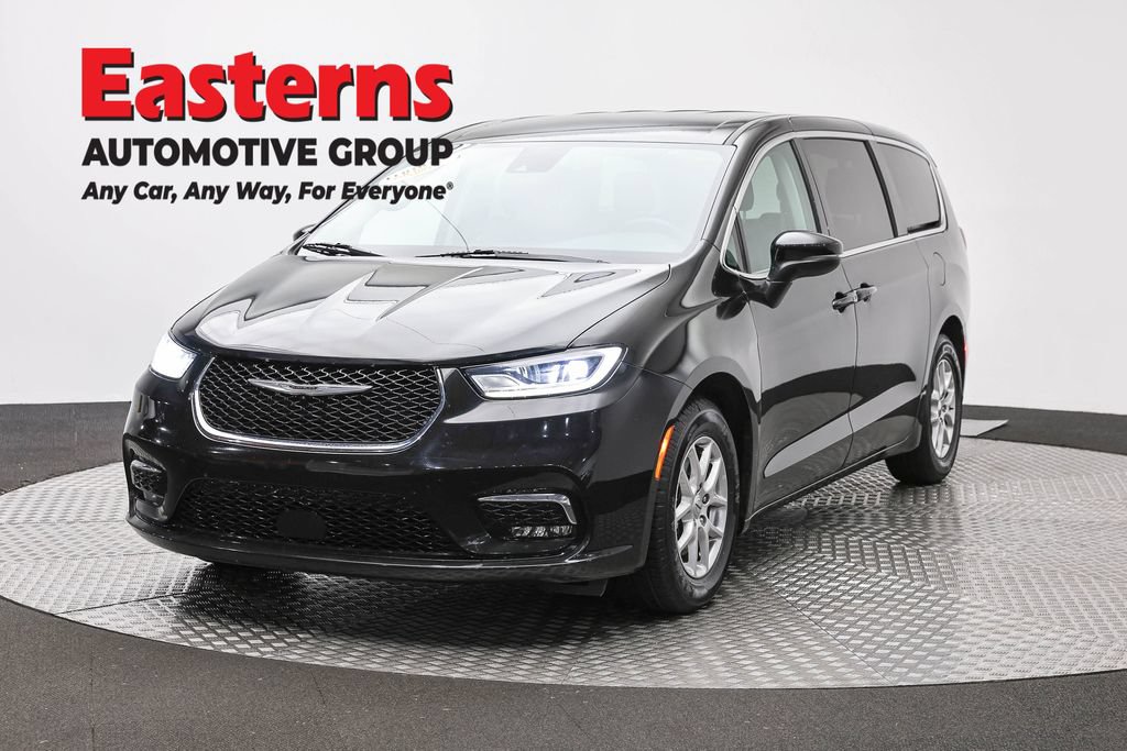 Used 2023 Chrysler Pacifica Touring-L