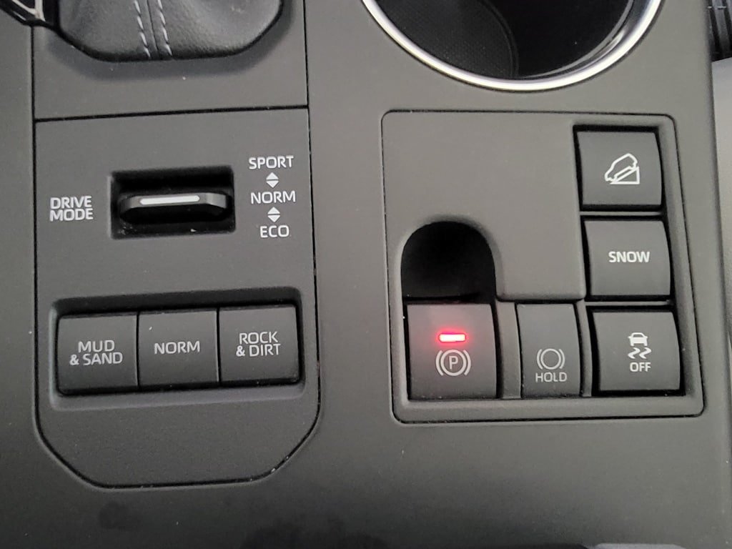 Used 2023 Toyota Highlander XLE AWD/4WD image 27