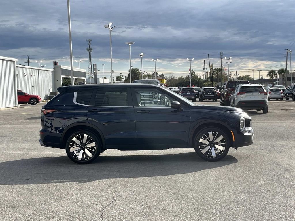 New 2026 Mitsubishi Outlander SE image 6