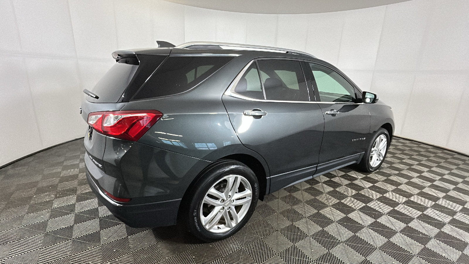 Used 2019 Chevrolet Equinox Premier AWD/4WD image 3