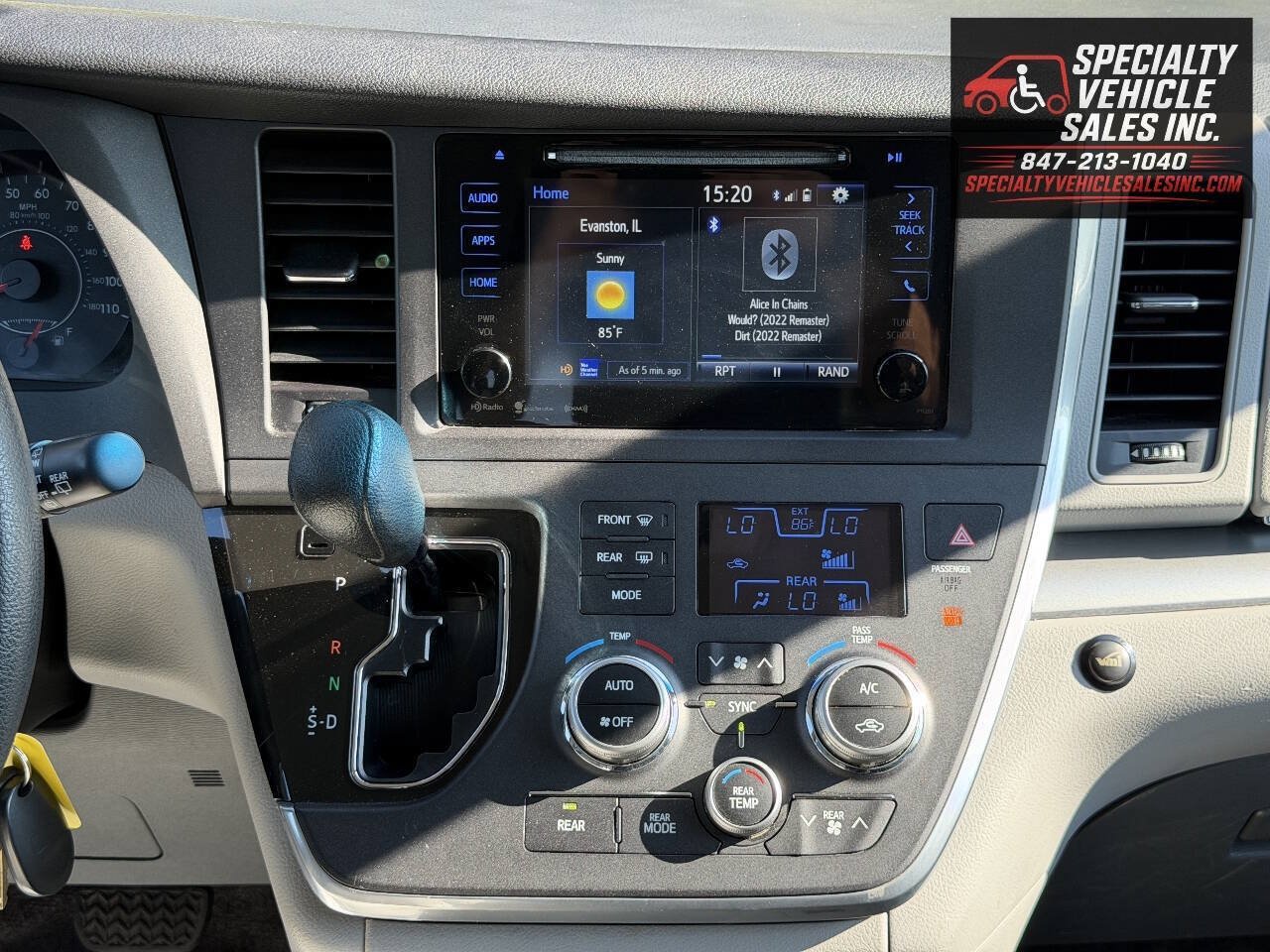Used 2016 Toyota Sienna LE FWD image 38