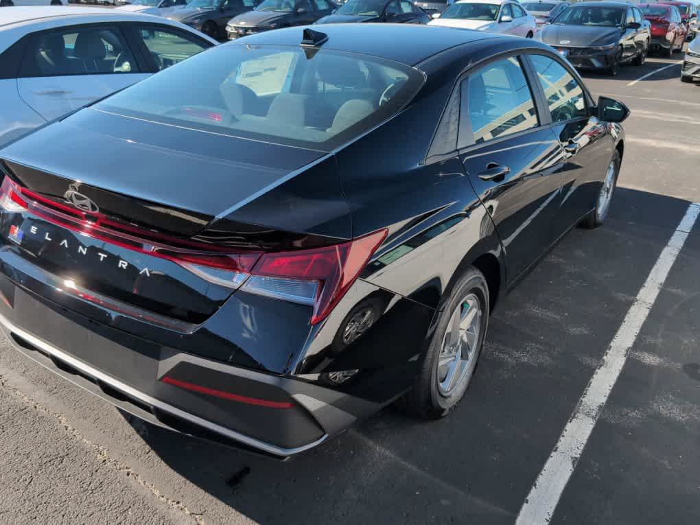 New 2026 Hyundai Elantra SE FWD image 14