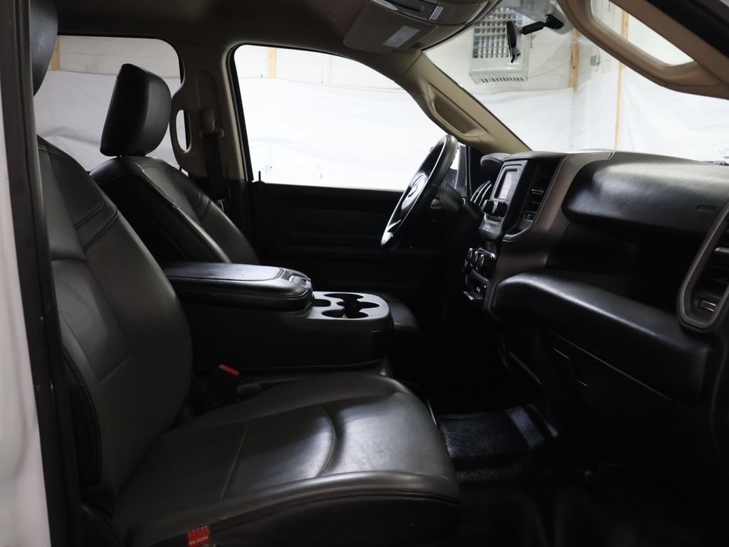 Used 2020 RAM 2500 Tradesman w/ Chrome Appearance Group RWD image 9