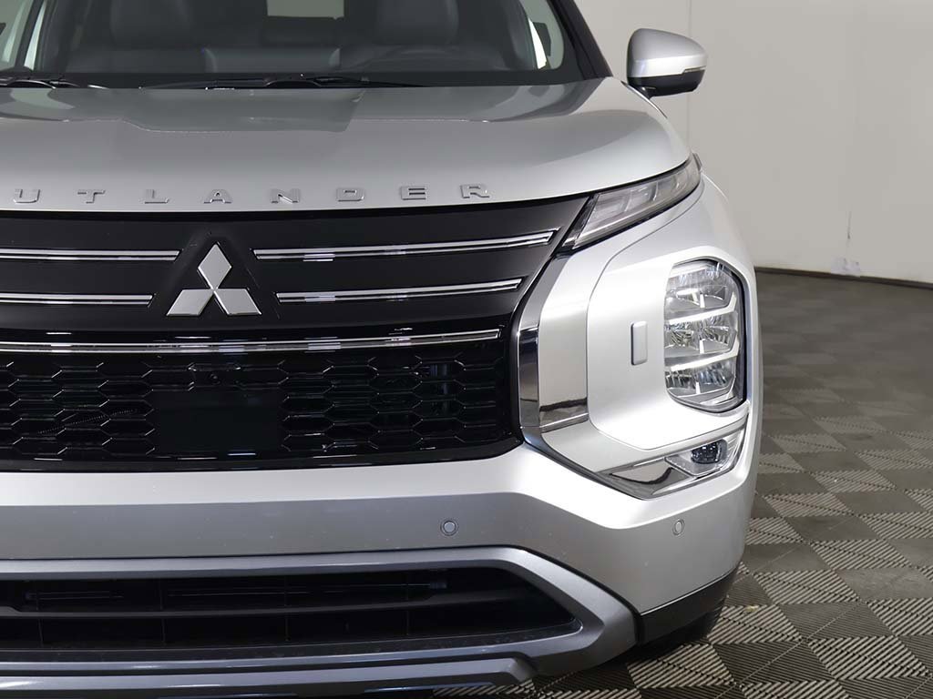 New 2025 Mitsubishi Outlander SE image 17