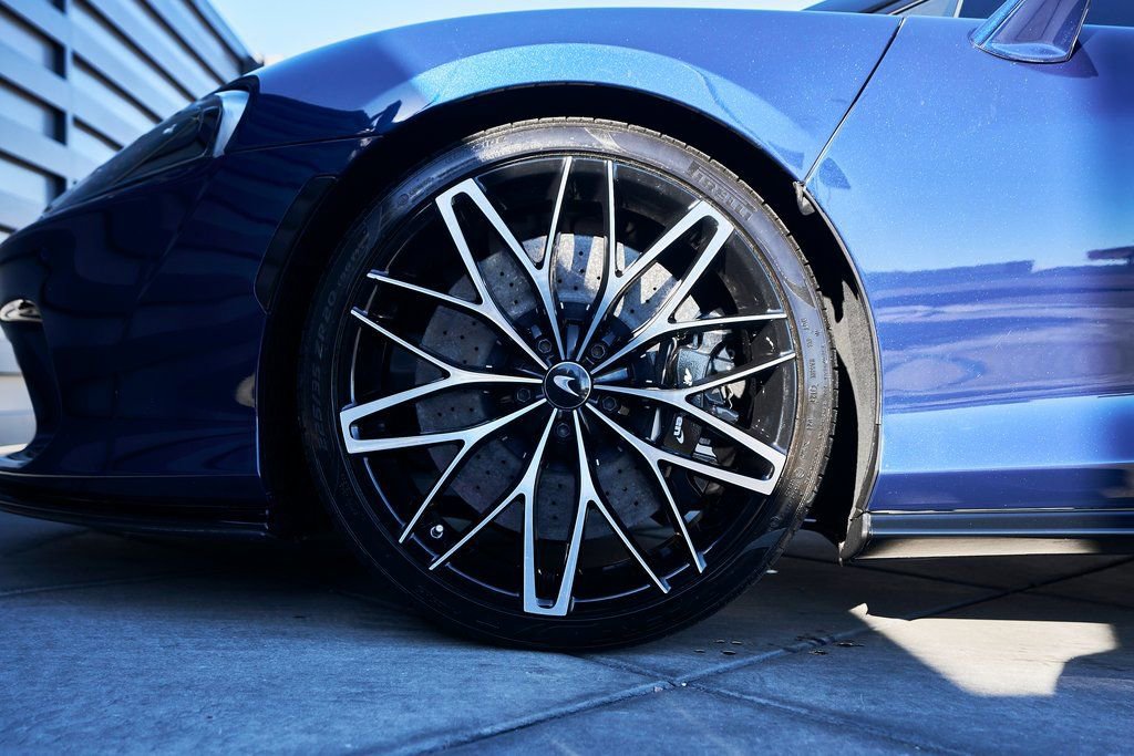 Used 2022 McLaren GT RWD image 3