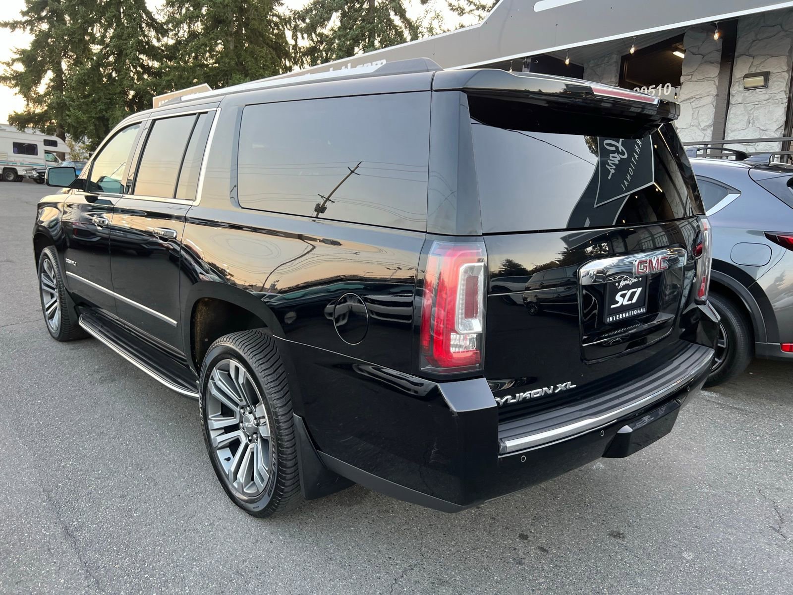 Used 2019 GMC Yukon XL Denali image 10