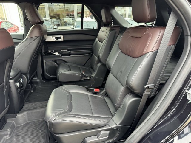 Used 2022 Ford Explorer Platinum w/ Equipment Group 601A image 11