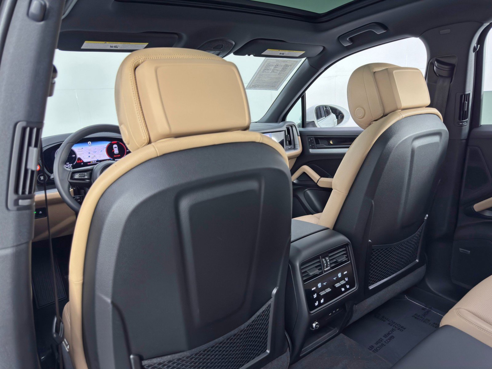 Used 2025 Porsche Cayenne S w/ Premium Package Plus image 41