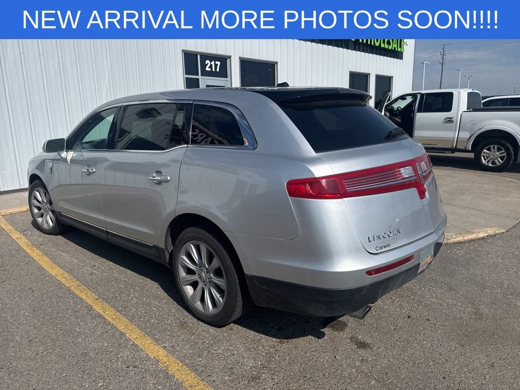 Used 2019 Lincoln MKT AWD image 3