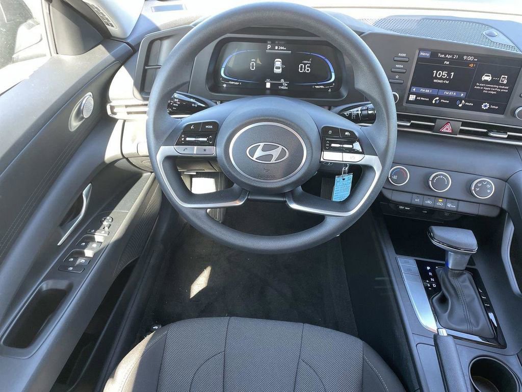 Certified 2024 Hyundai Elantra SE FWD image 16