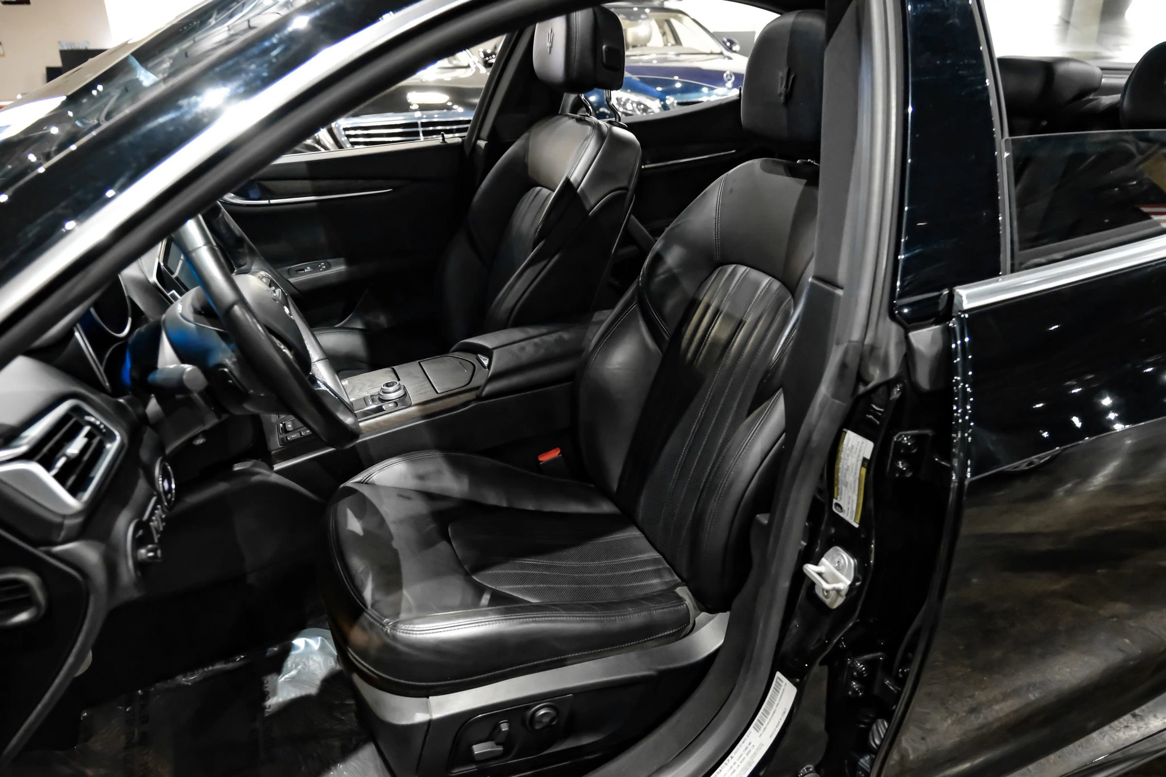 Used 2017 Maserati Ghibli w/ Luxury Package image 39