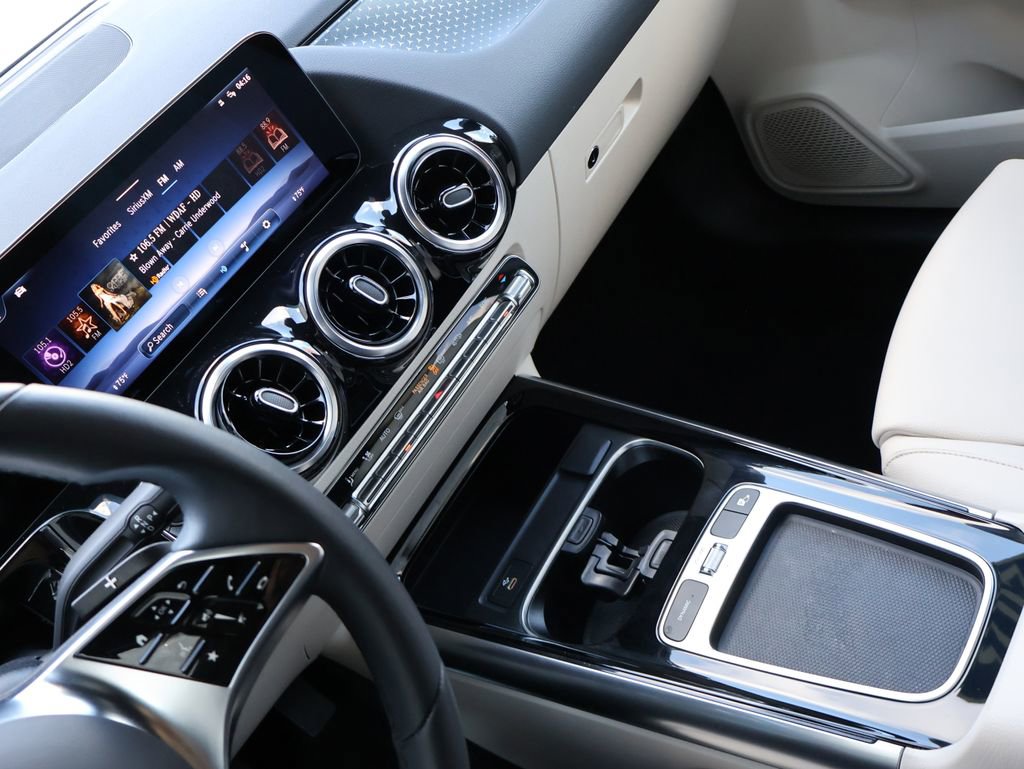 Certified 2025 Mercedes-Benz GLA 250 4MATIC image 21