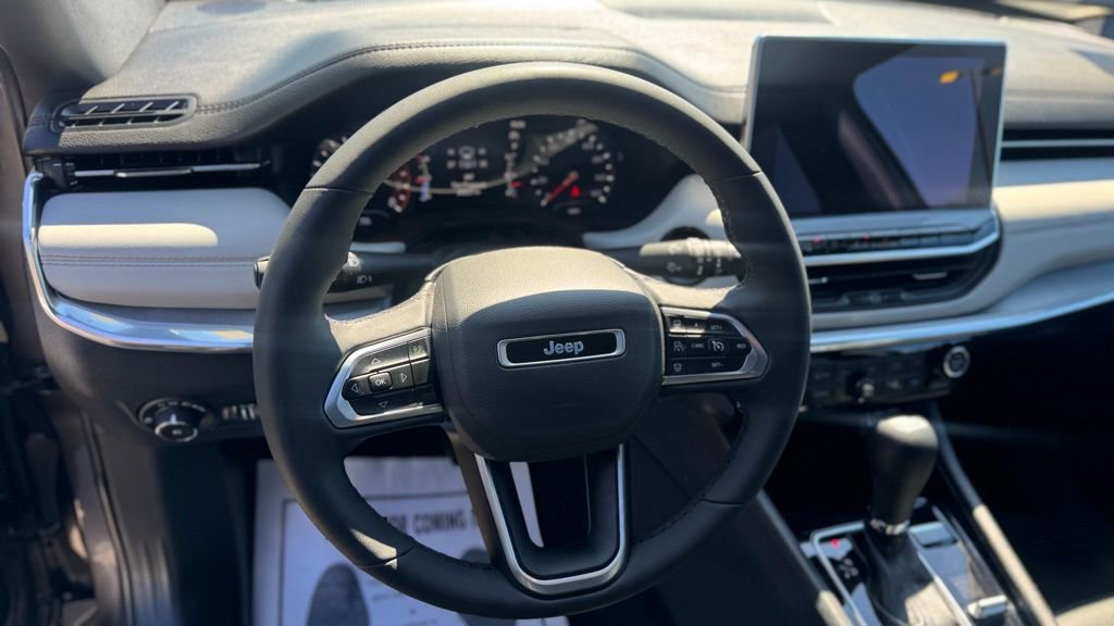 Used 2023 Jeep Compass Limited image 12