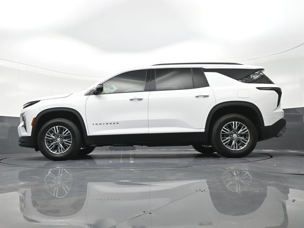 Used 2025 Chevrolet Traverse LT w/ Driver Confidence Package FWD image 26