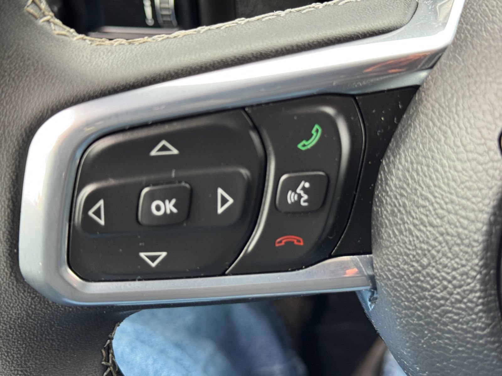 Used 2023 Jeep Wrangler Unlimited Sahara AWD/4WD image 25