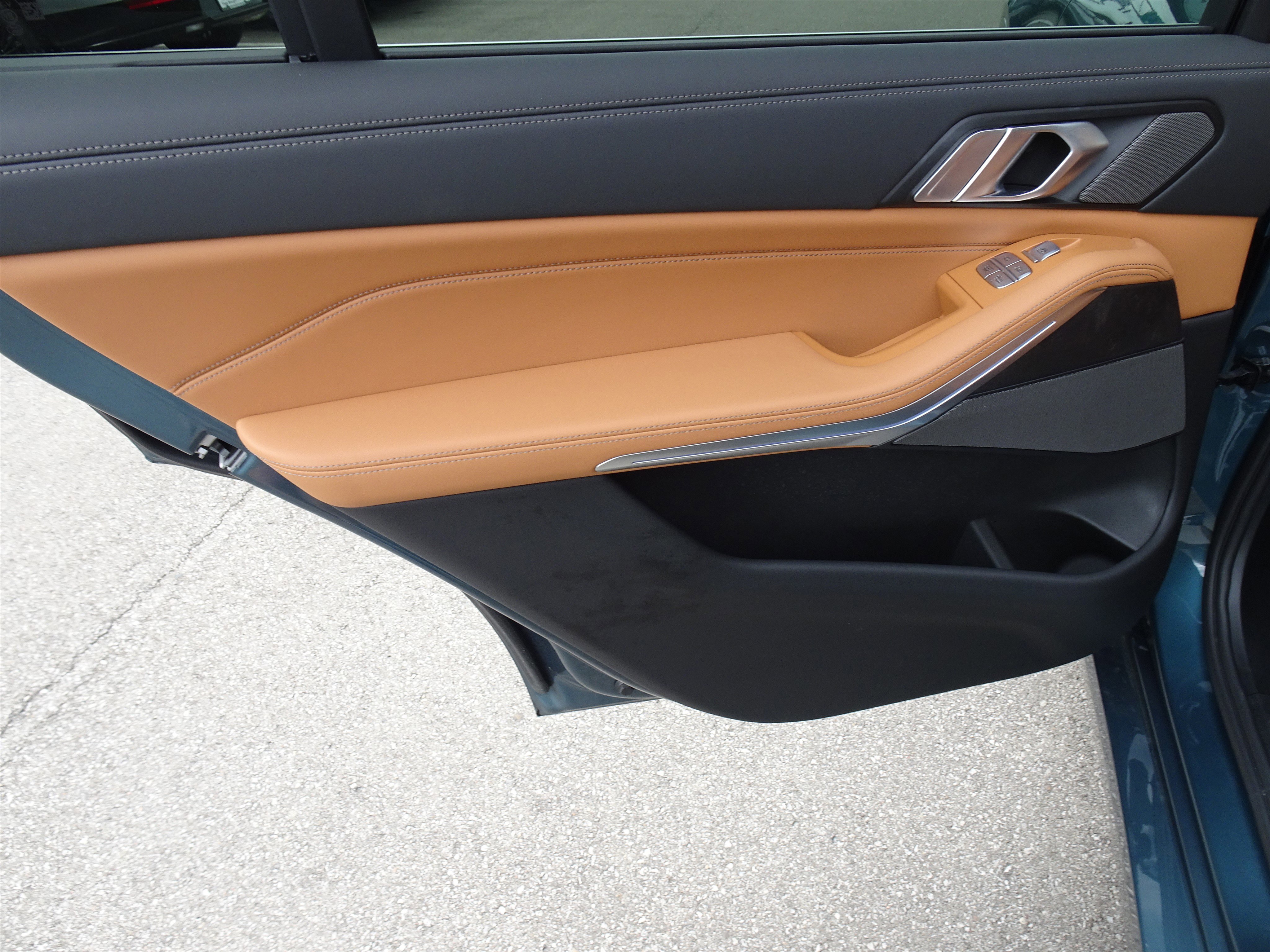 Used 2023 BMW X7 xDrive40i w/ Premium Package image 17