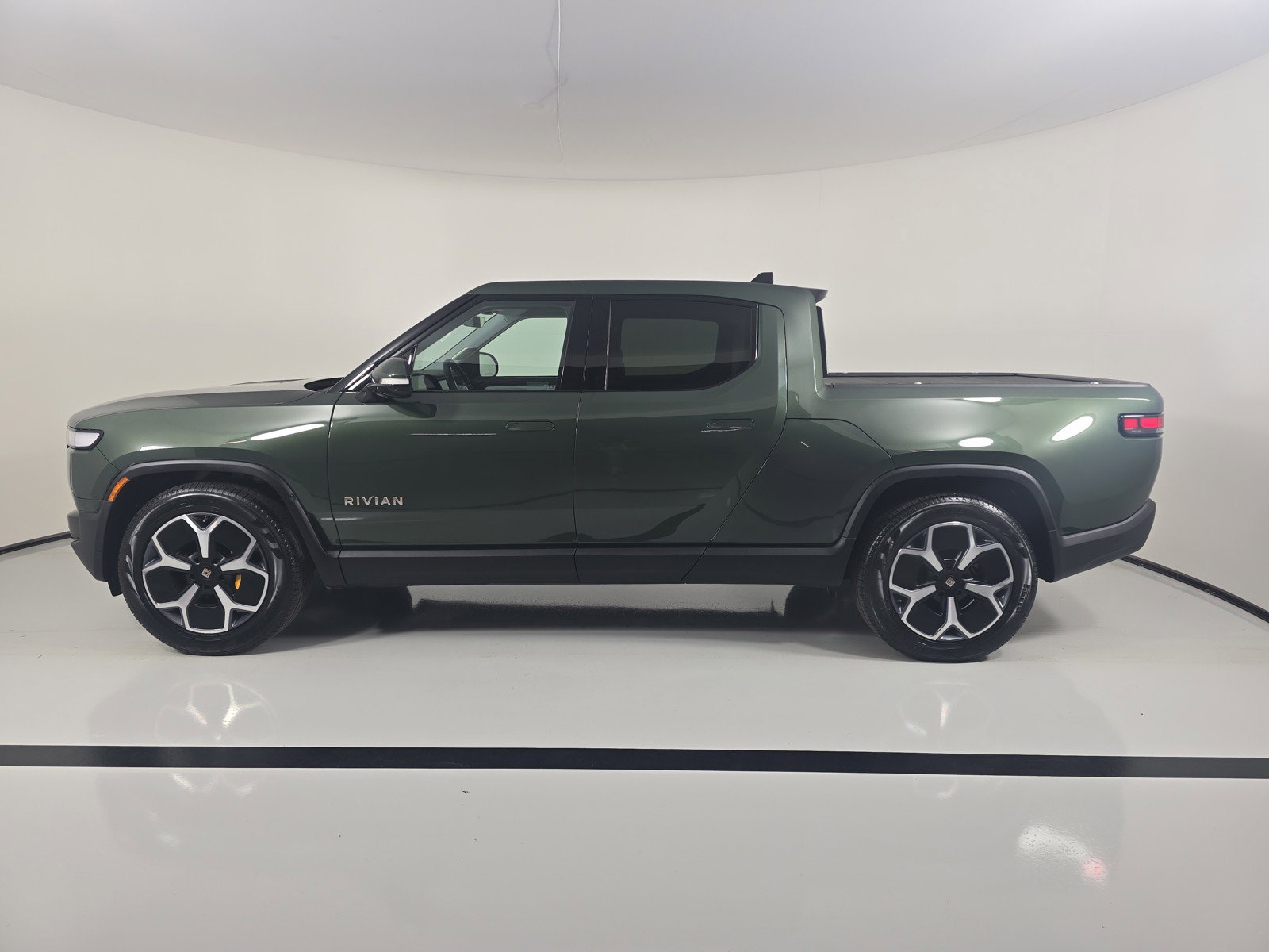 Used 2022 Rivian R1T Adventure AWD/4WD image 2