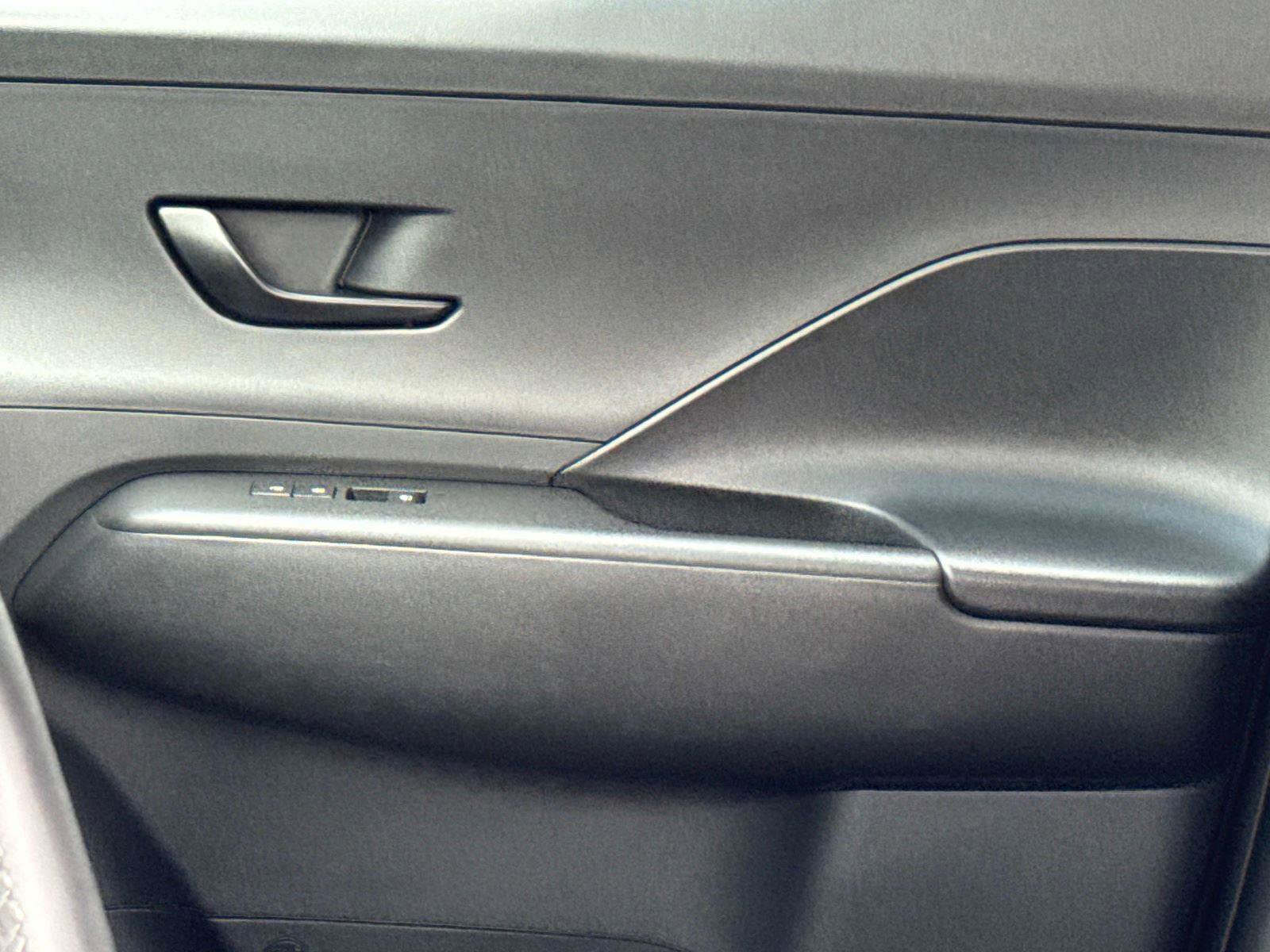 Used 2025 Hyundai Kona SEL FWD image 21