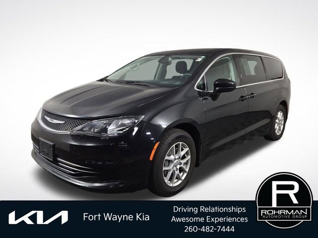 Used 2017 Chrysler Pacifica LX FWD image 1